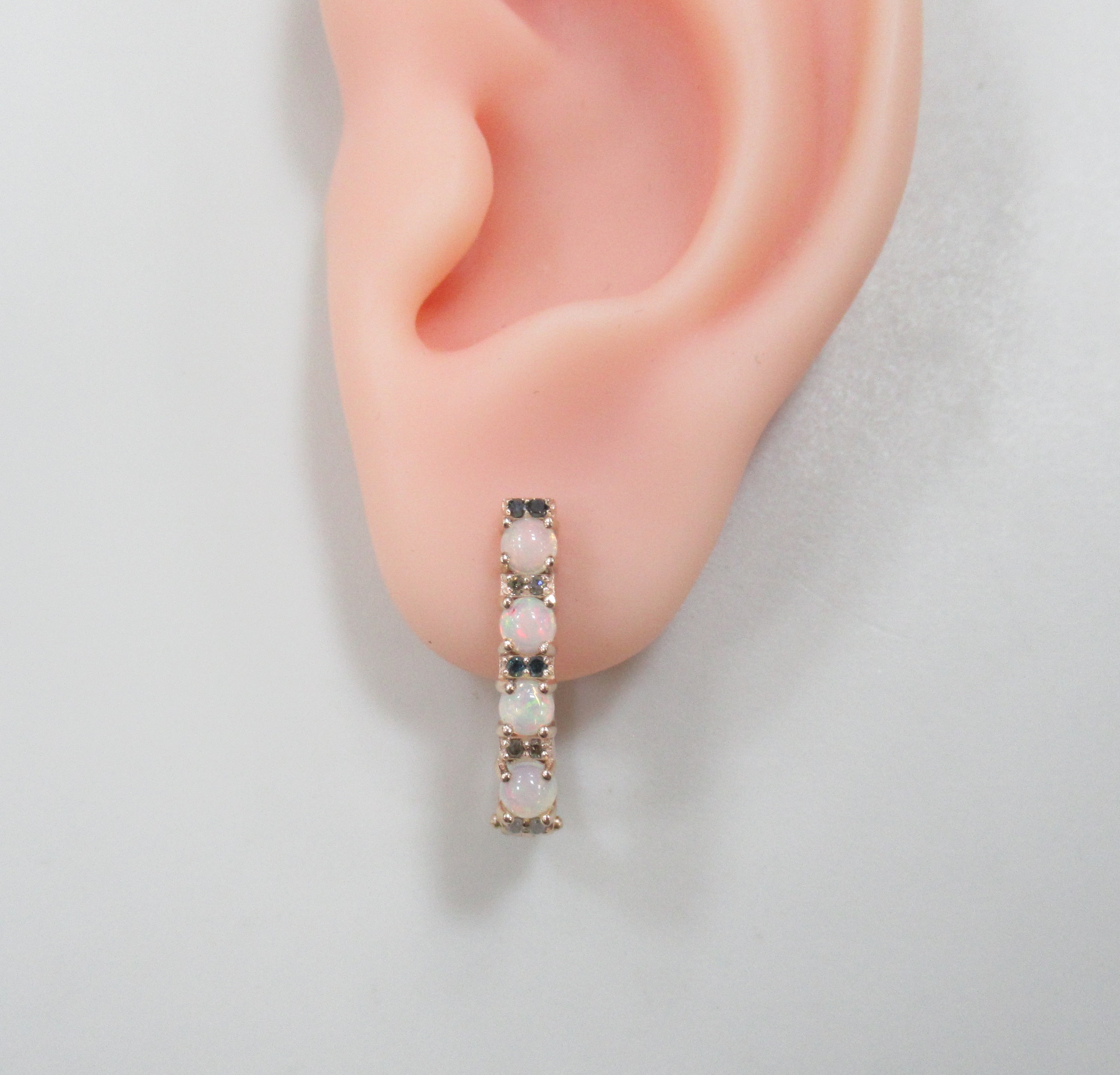 Серебряные серьги с опалами и цветными бриллиантами